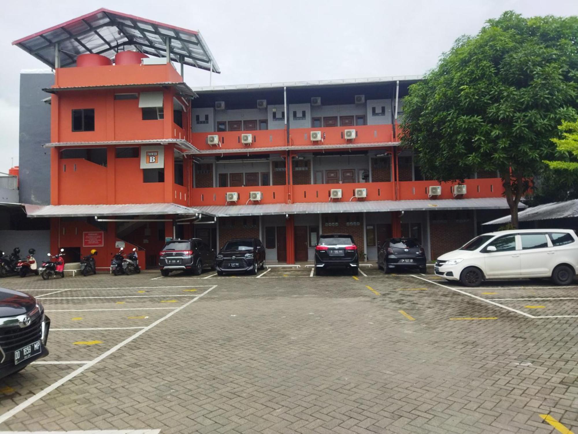 Oyo 92098 Kost Orange Syariah Hotel Makassar Ngoại thất bức ảnh