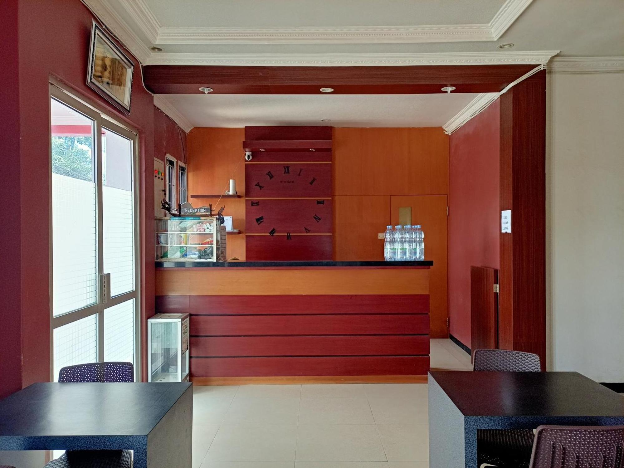 Oyo 92098 Kost Orange Syariah Hotel Makassar Ngoại thất bức ảnh