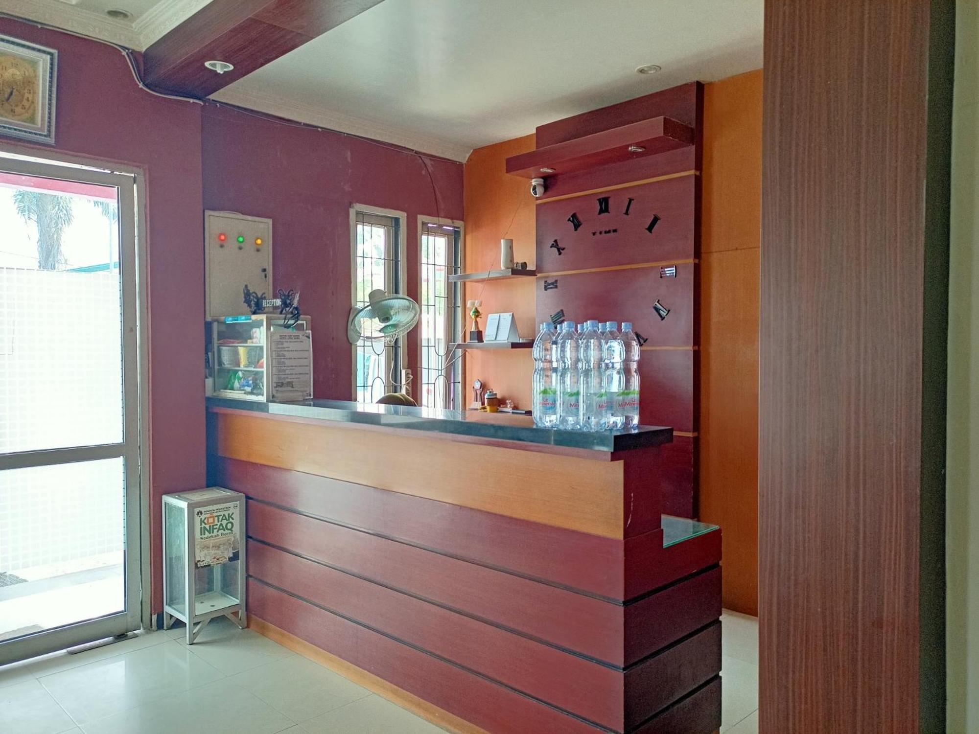 Oyo 92098 Kost Orange Syariah Hotel Makassar Ngoại thất bức ảnh