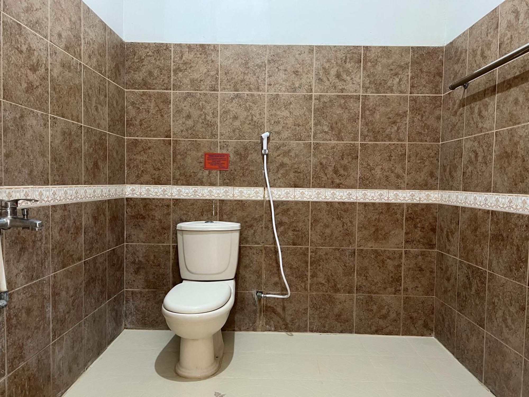 Oyo 92098 Kost Orange Syariah Hotel Makassar Ngoại thất bức ảnh